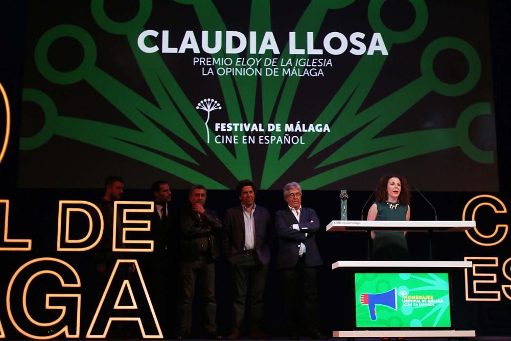 El premio que entrega La Opinión de Málaga le fue entregado a la directora peruana Clauida Llosa en la gala celebrada en el Teatro Cervantes