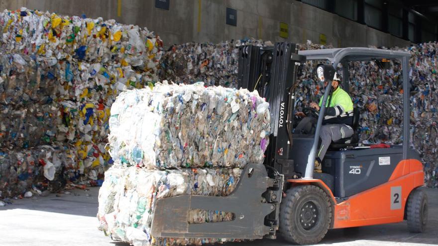 Talleres de arte y campañas de concienciación sobre el reciclaje