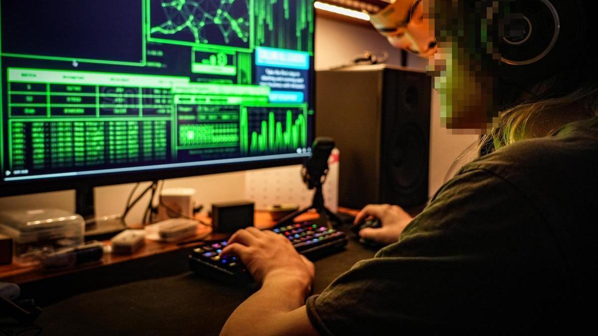 Imagen de un hacker en Badajoz.