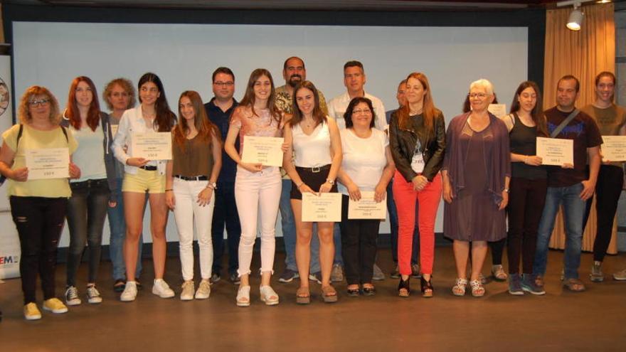 Imatge de grup dels diferents guardonats a la sala Plana de l&#039;Om