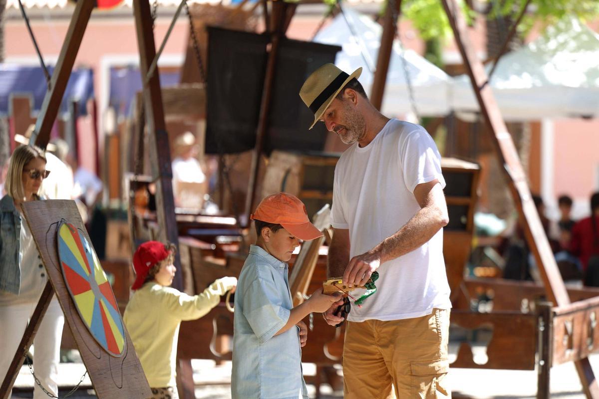 Así se divierten los niños en la Ibiza Medieval