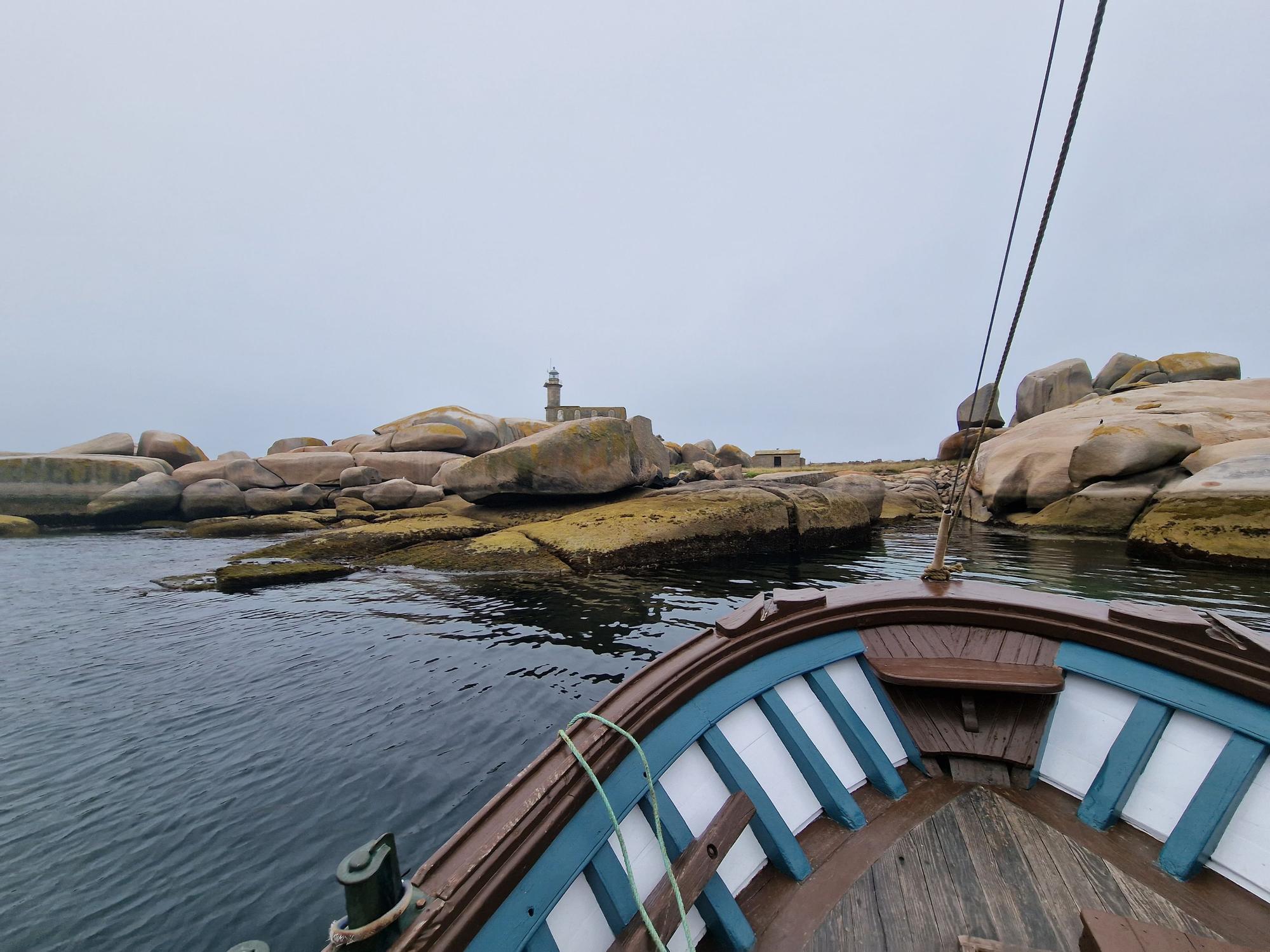 De visita en las Islas Atlánticas de Galicia a bordo del aula flotante "Chasula".