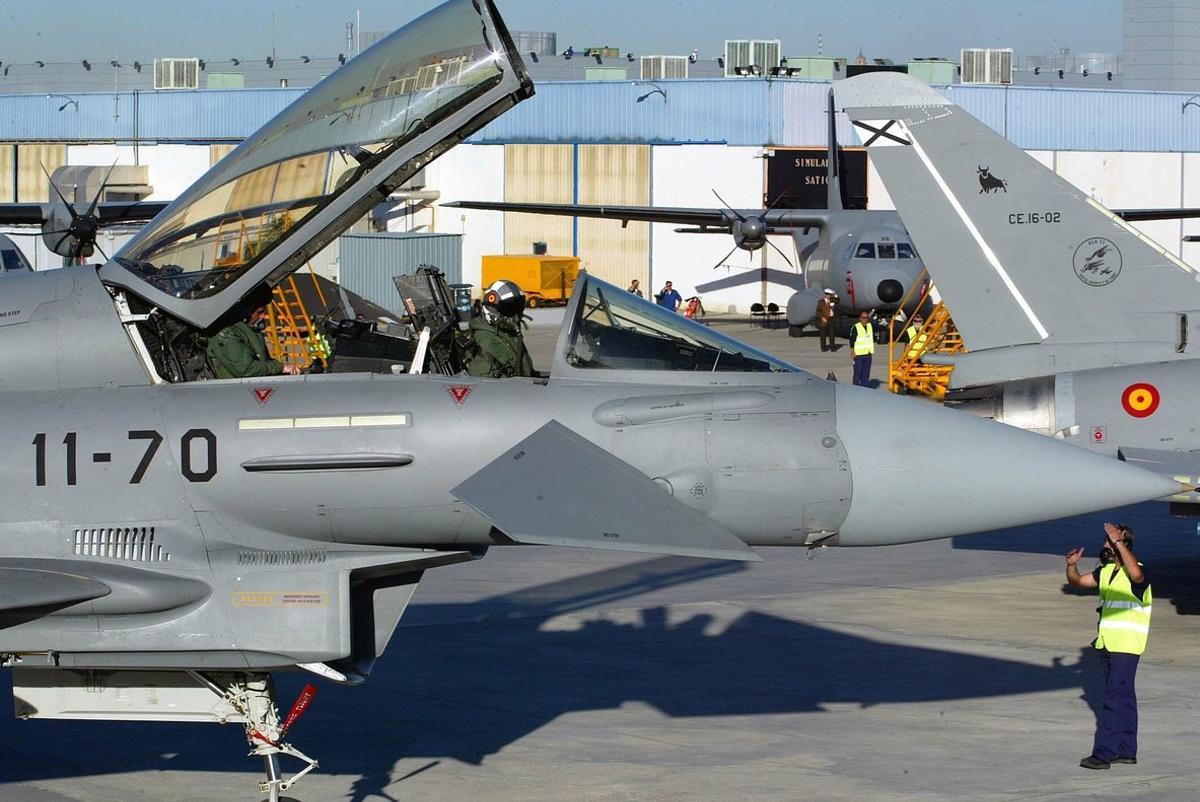 MADRID 9-10-03   ACTO DE ENTREGA  AL EJERCITO DEL AIRE DE LAS PRIMERAS UNIDADES DEL CAZA EUROPEO EUROFIGHTER. FOTO. JUAN MANUEL PRATS