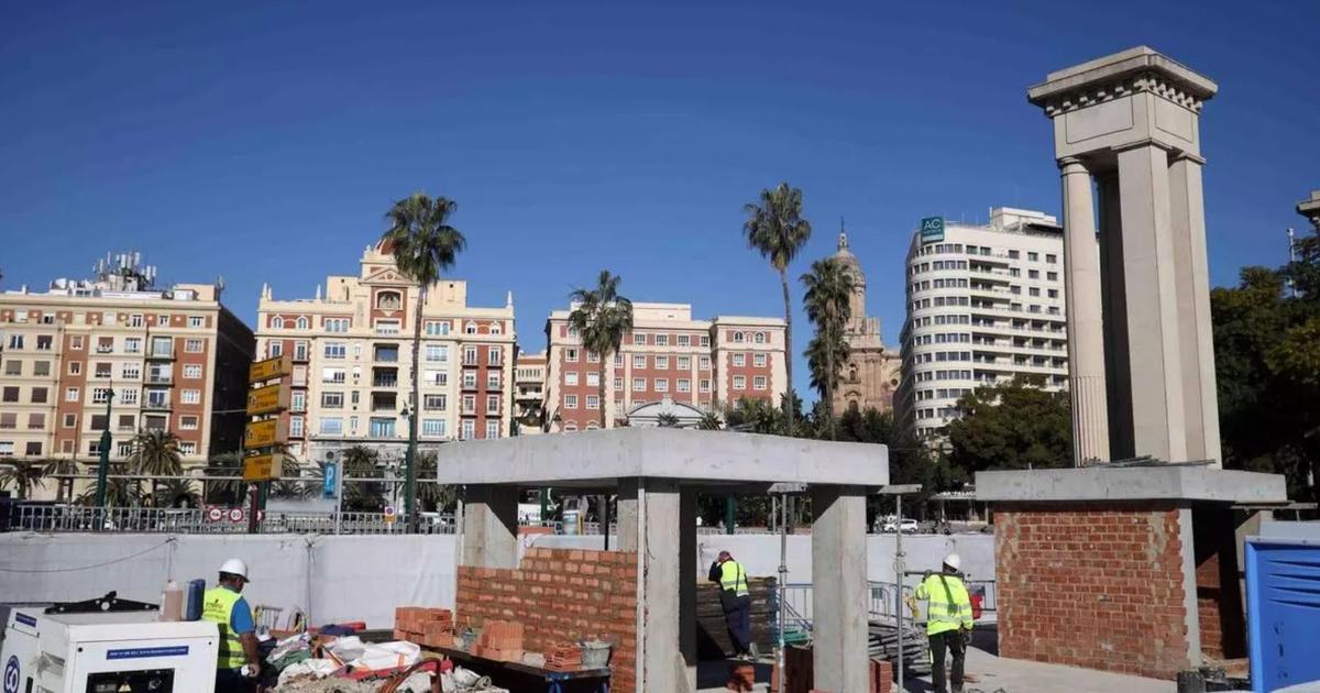 Imagen de archivo de los trabajos de construcción de los soportes para las esculturas monumentales