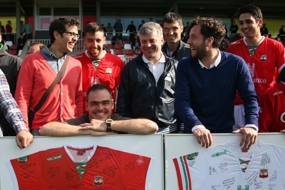 El club homenajea en su despedida al capitán tras 15 años en el club y a su entrenador, tras seis temporadas al frente del banquillo.