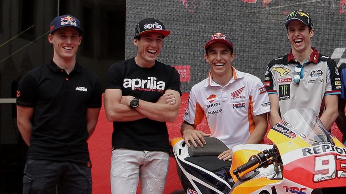 Los hermanos Espargaró, a la izquierda, y los Márquez, en la presentación del GP