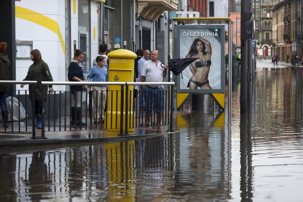 El temporal causa importantes inundaciones en Avilés