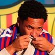 ¡Vitor Roque ya se besa el escudo del Barça!