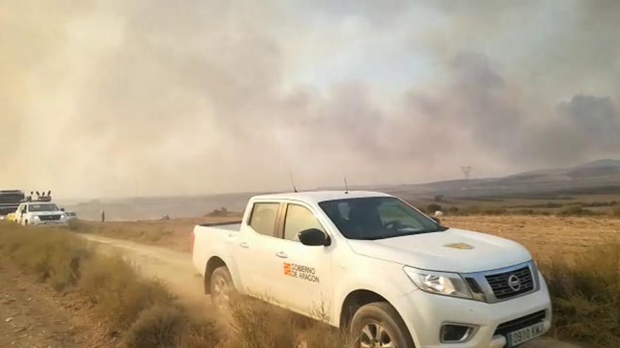 Labores de extinción en el incendio en la Sierra de Alcubierre