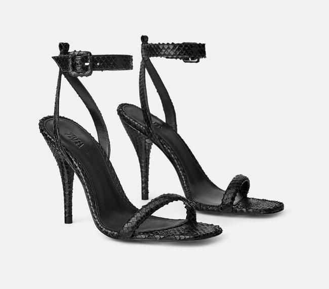 Sandalias de tiras con piel de efecto serpiente de Zara