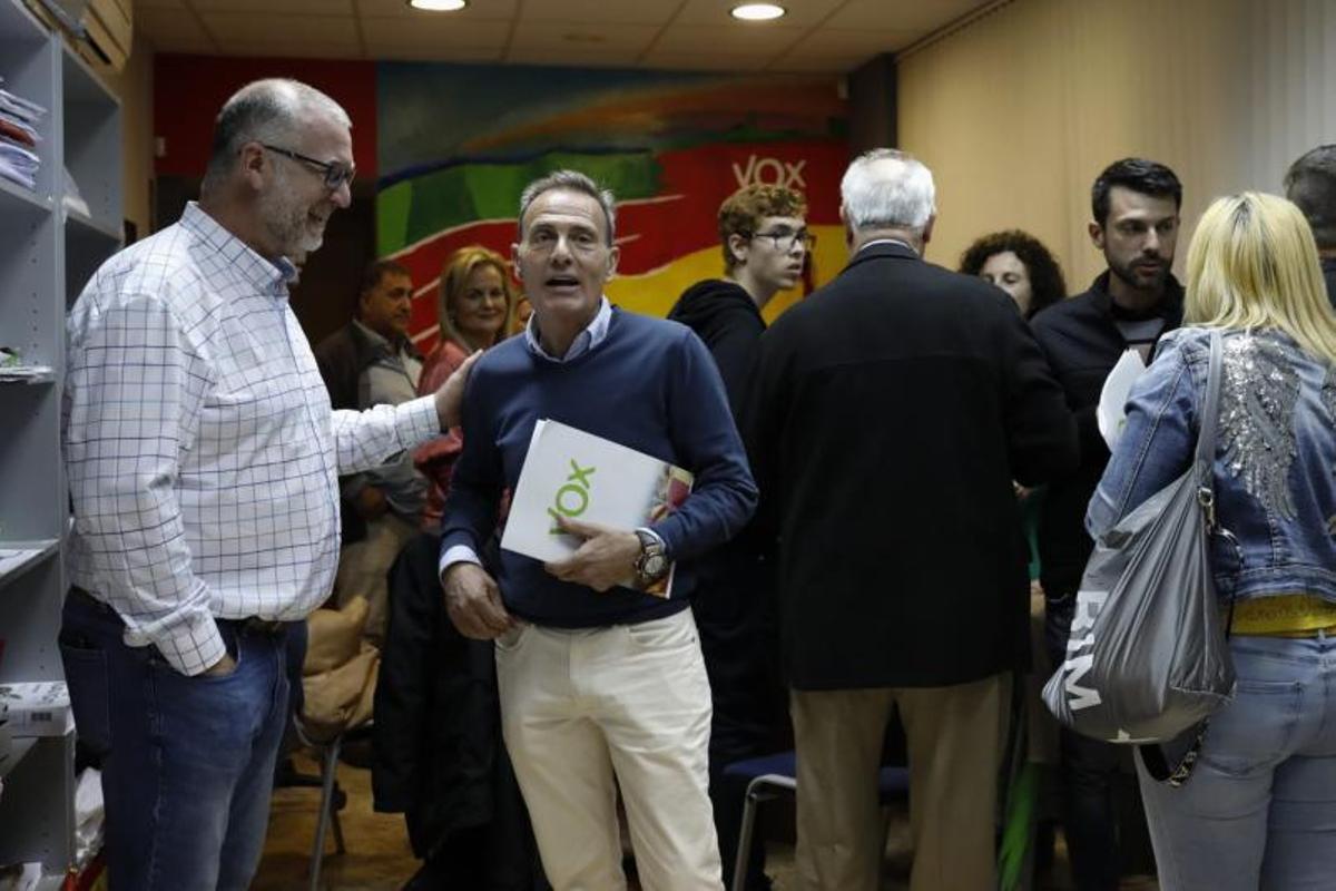 Javier Eguaras celebra los resultados en la sede de Vox. | Ana Burrieza