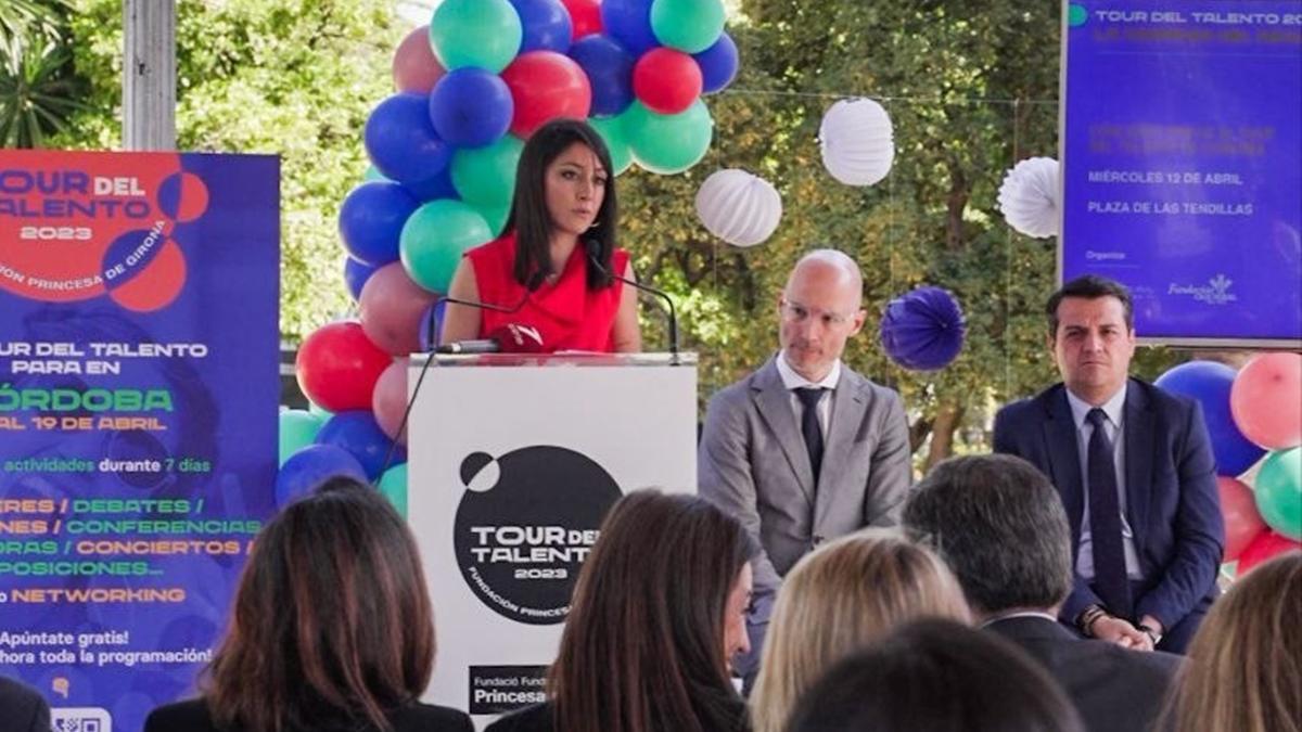 Cintia Bustos, delegada de Juventud, en el acto de presentación del Tour del Talento 2023 en Córdoba.