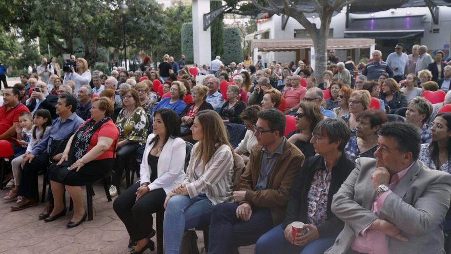 Público asistente al acto de ayer, con Aguilar en primera fila