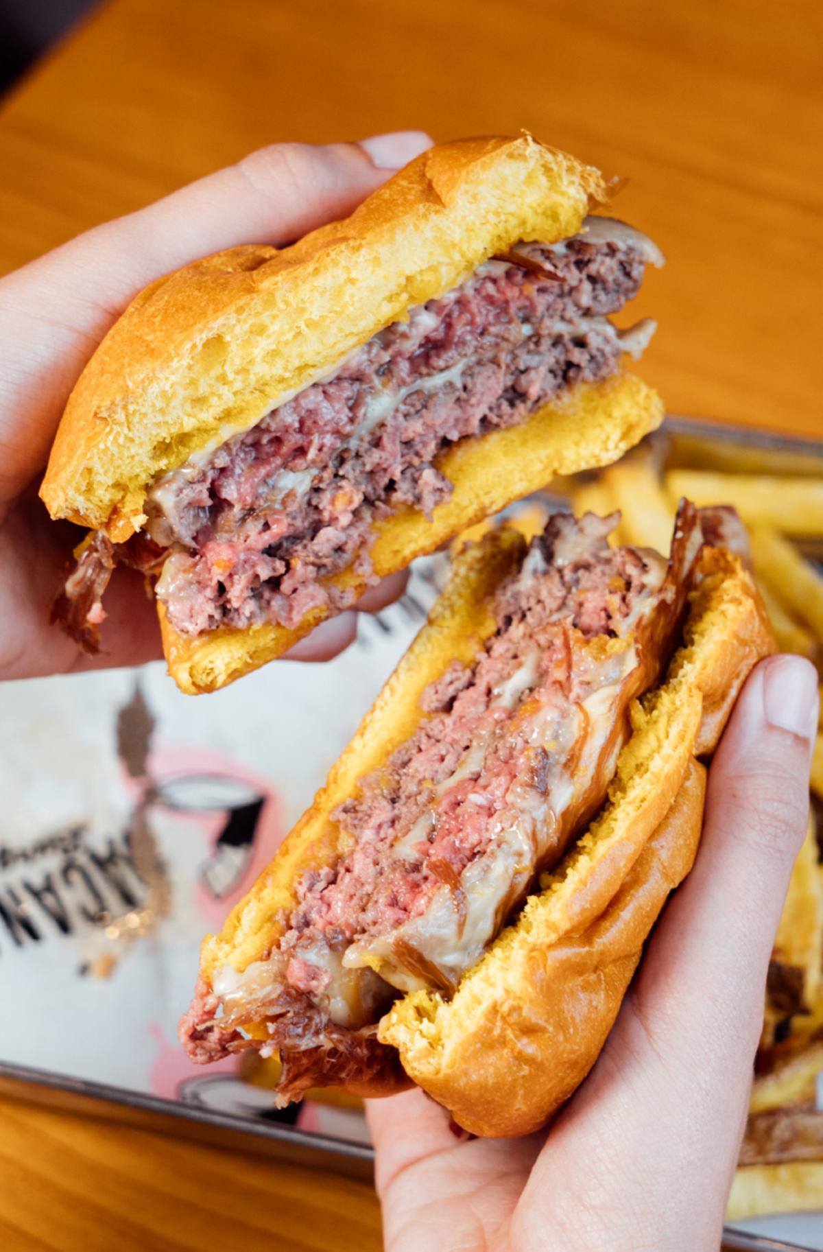 Bacanal Burger, la hamburguesería de Sevilla con su propio Solete Repsol