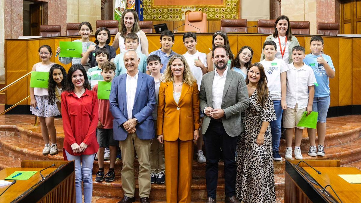 Algunos de los participantes en la actividad del Parlamento andaluz.