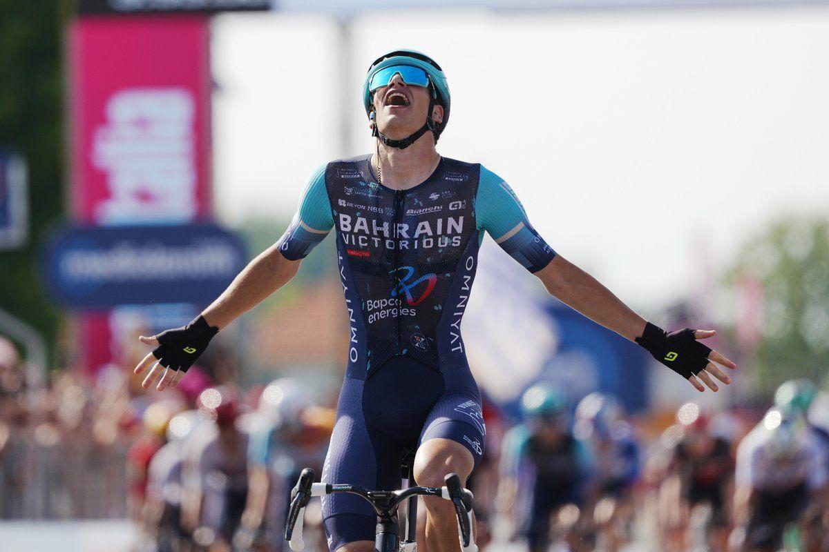 Alec Segaert gana la 12ª etapa del Giro.