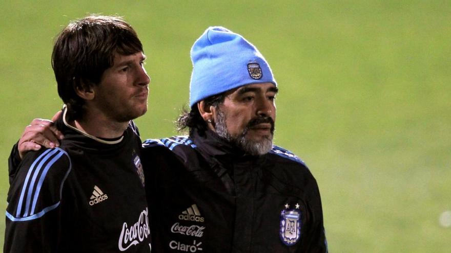 Messi y Maradona en un entrenamiento de la selección Argentina durante el Mundial de Sudáfrica de 2010.