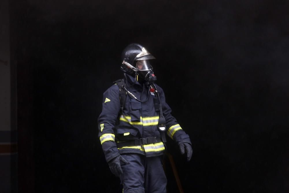 Incendio en un garaje de la calle Doctor Marañón de Avilés