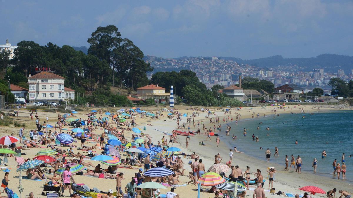 Las playas de Cangas, como la de Rodeira, son uno de sus principales atractivos para los visitantes.