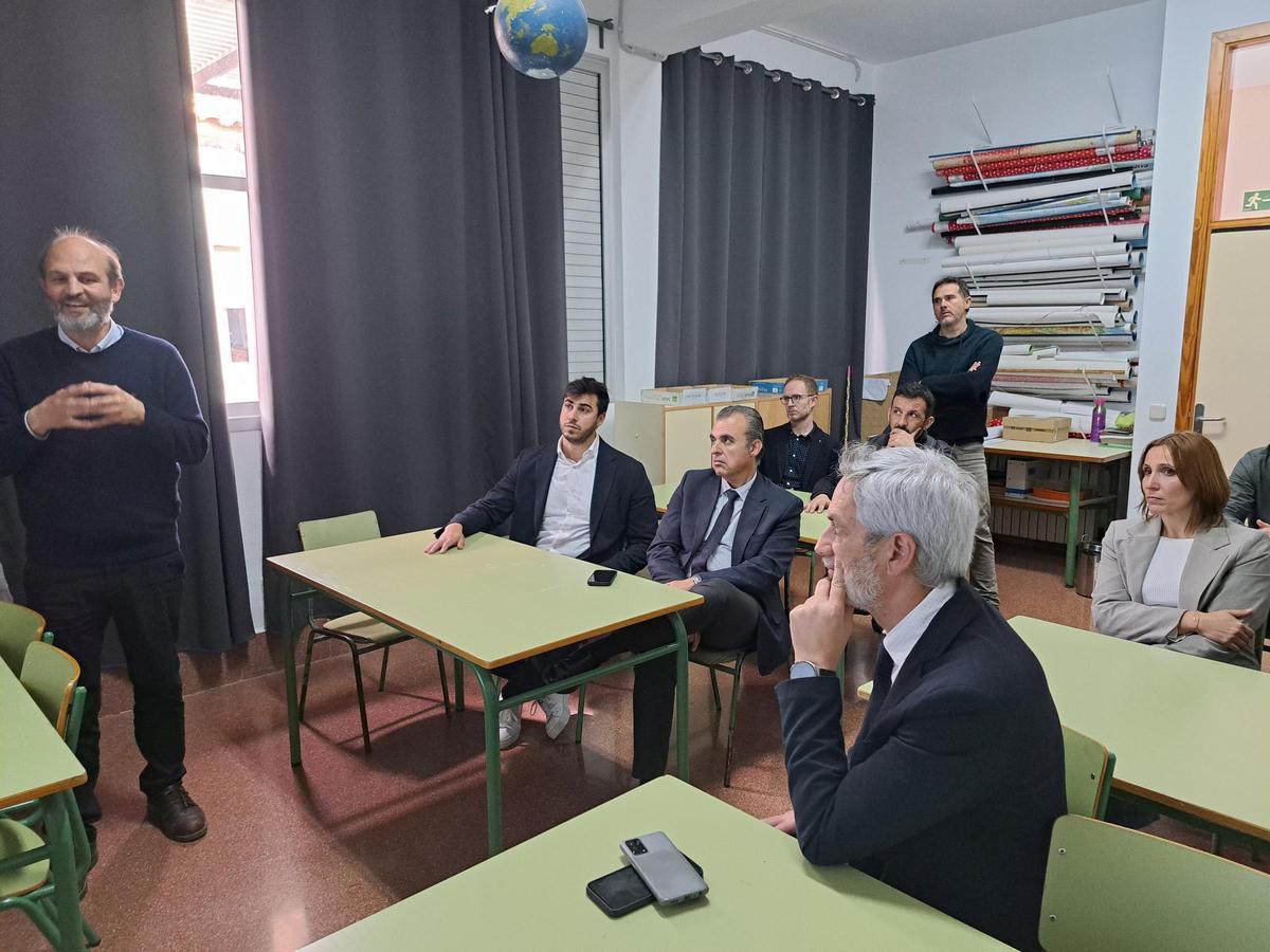 La comitiva ha visitado el colegio Mestre Guillem Galmés.