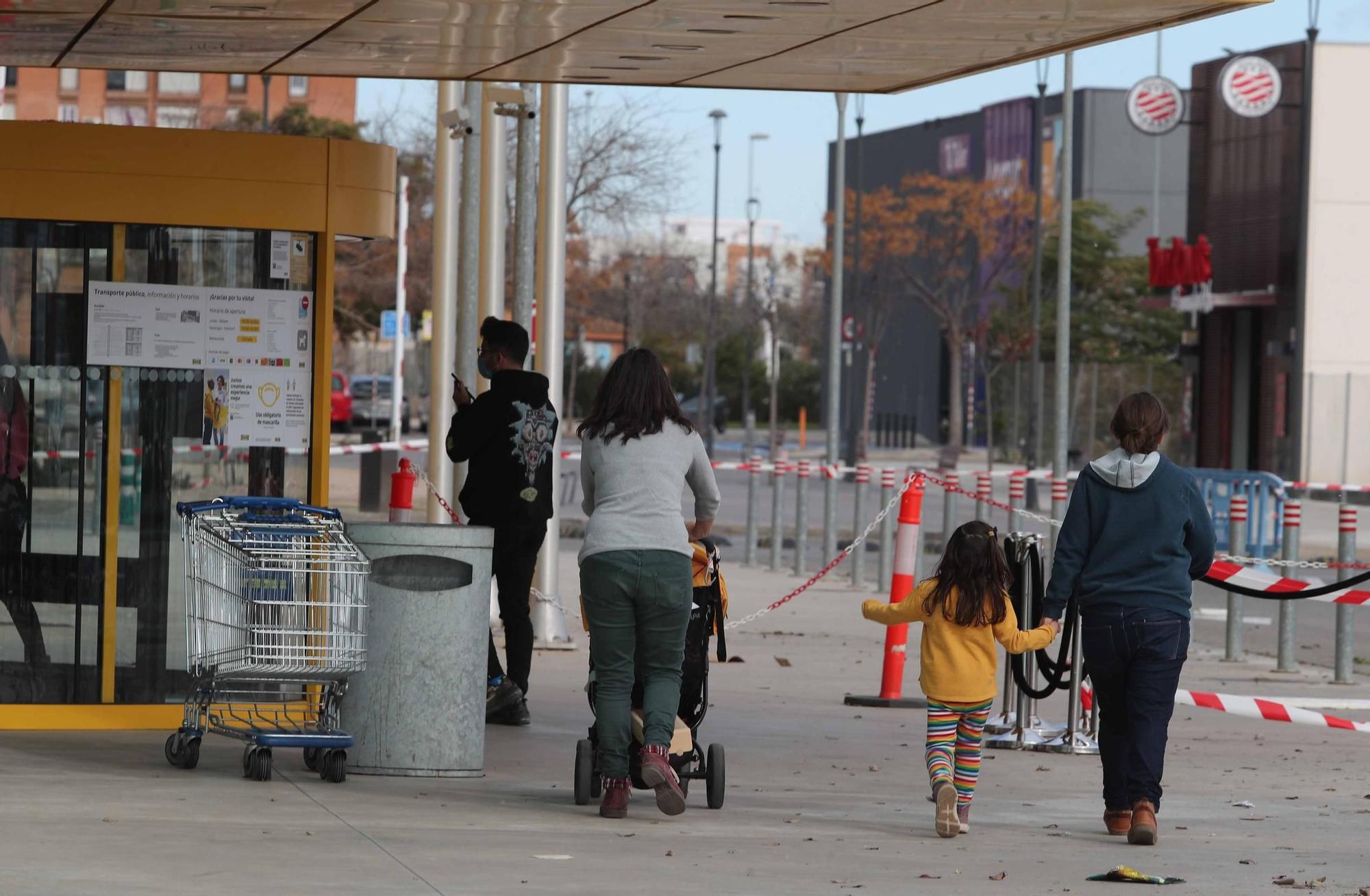 Colas en Ikea Valencia pese a estar disparados los contagios