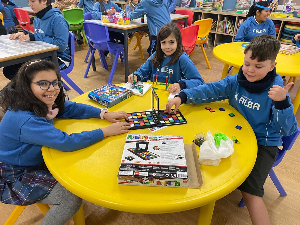 ¡Ambientazo en la biblioteca del CPR Plurilingüe Alba durante el recreo!