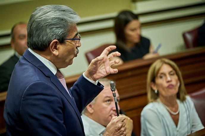 Pleno Parlamento de Canaria. Roman Rodriguez