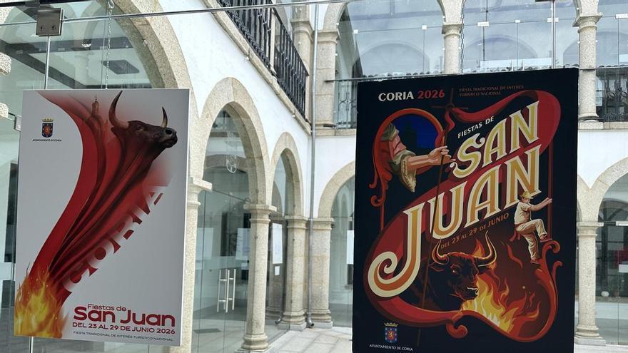 El Ayuntamiento de Coria expone carteles sobre las fiestas de San Juan en el Patio de Cristal