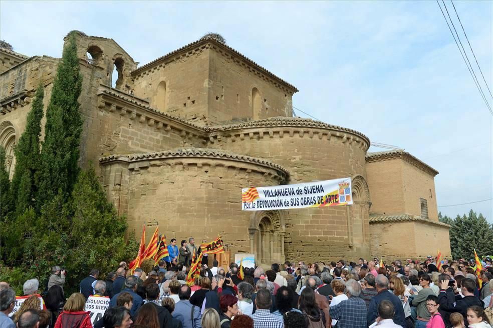 Concentración en Sijena por el regreso de los bienes