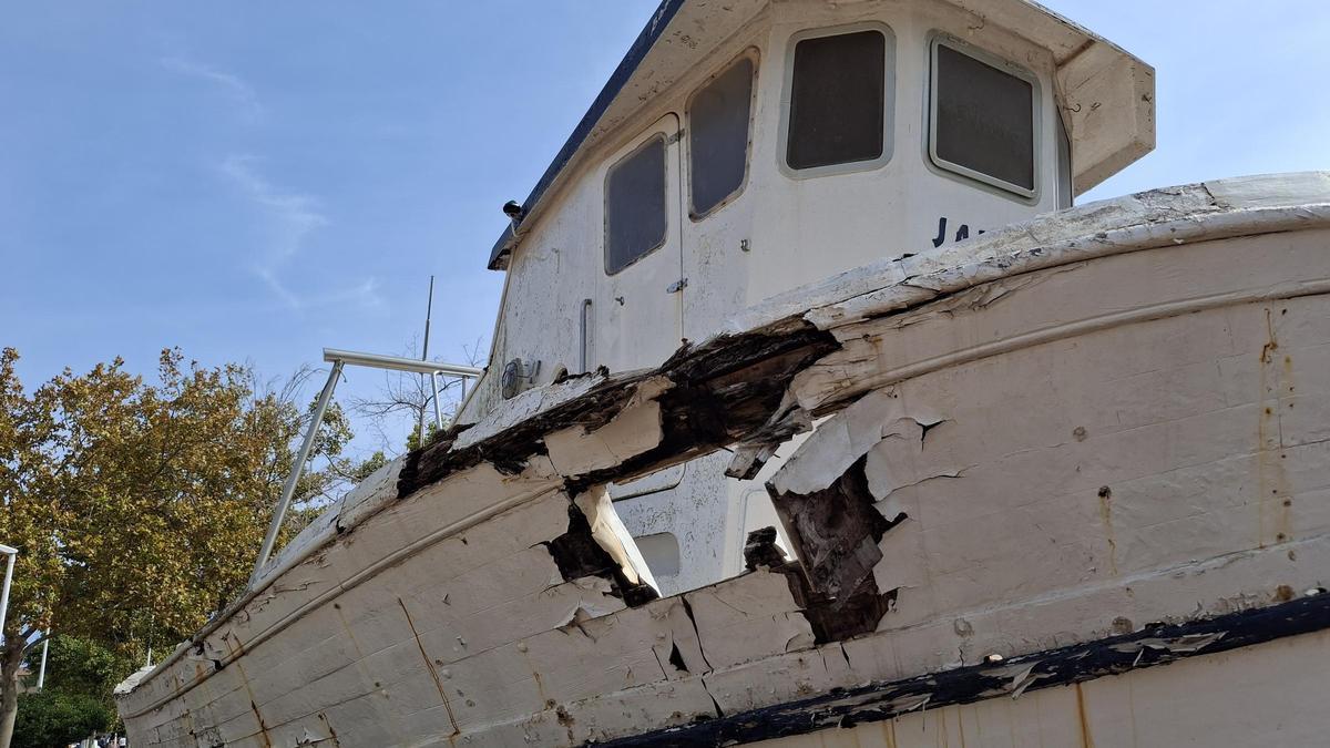 Hay que sustituir cuadernas que están rotas