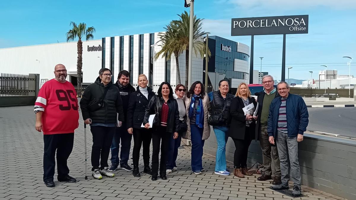 El taller de empleo 'Torre de la Mar' de Burriana visita las instalaciones del Grupo Porcelanosa.