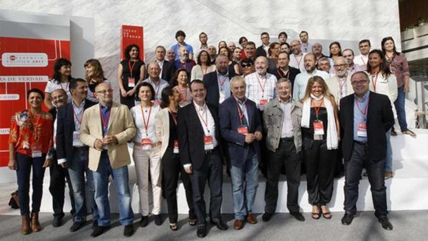 Foto de familia de la delegación del PSdeG durante la Conferencia Política del PSOE este fin de semana en Madrid . / la opinión