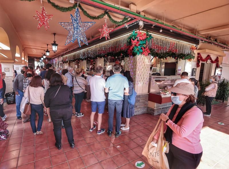 Mercado de Santa Cruz. Compras para la cena de Nochevieja