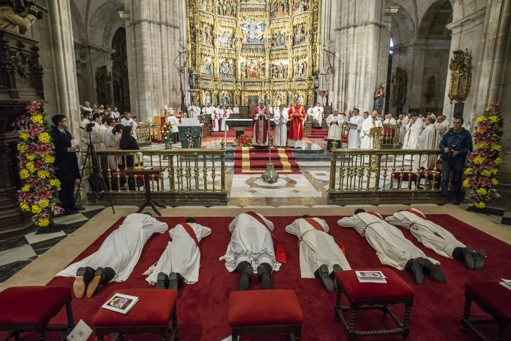 Ordenación de nuevos sacerdotes en la Catedral