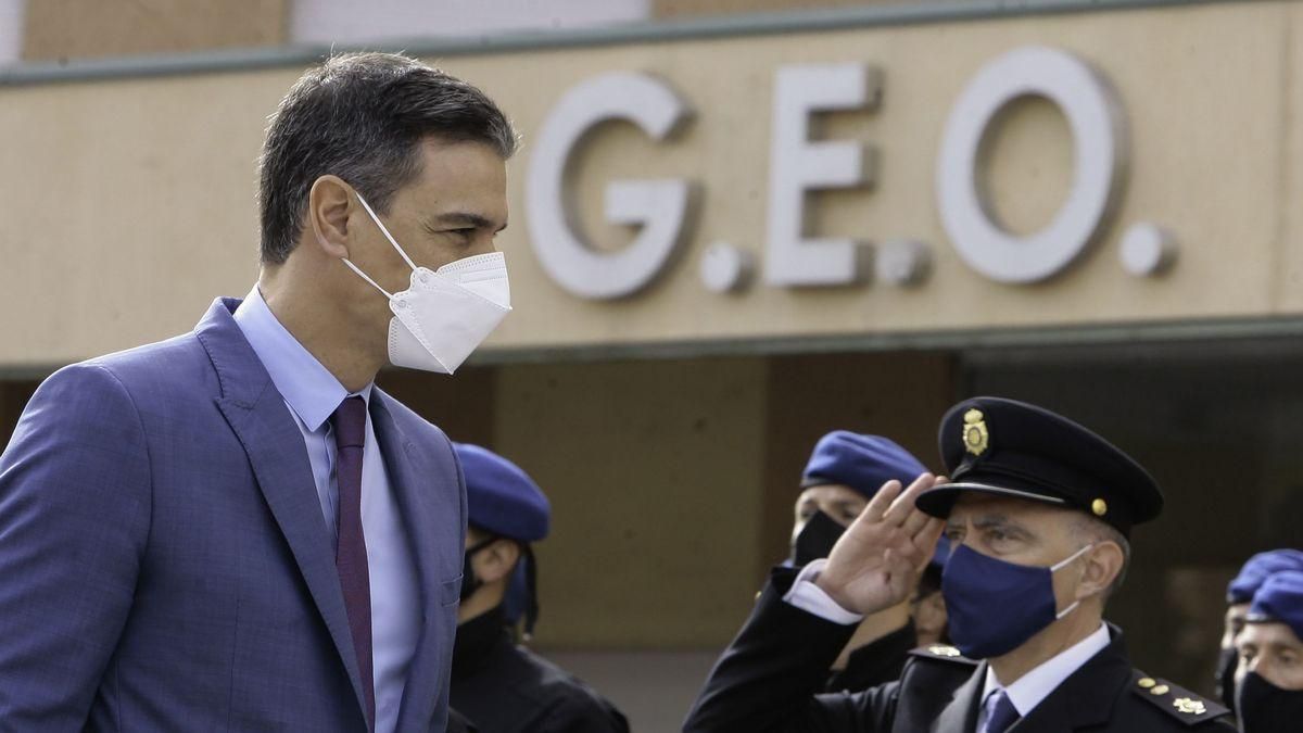 Pedro Sánchez visita la base de los GEO en Guadalajara.