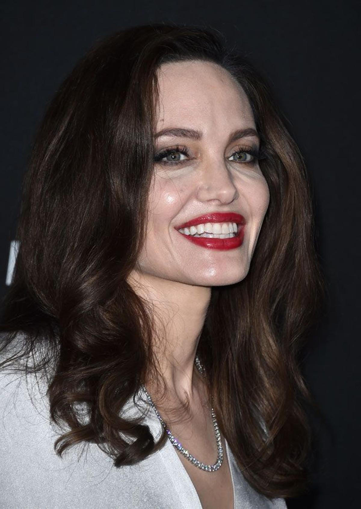 Hollywood Film Awards: la belleza de Angelina Jolie de Jenny Packham