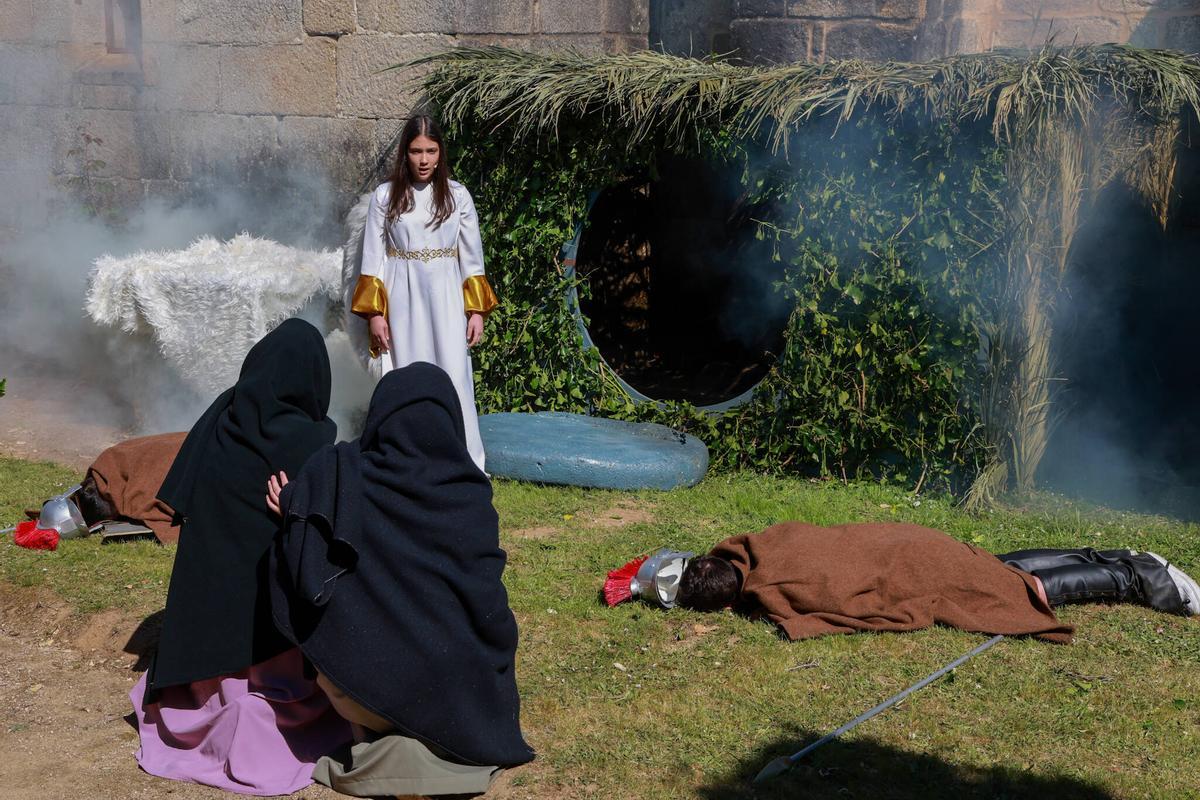 El ángel anunciando la resurrección de Jesús en Paradela de Meis.
