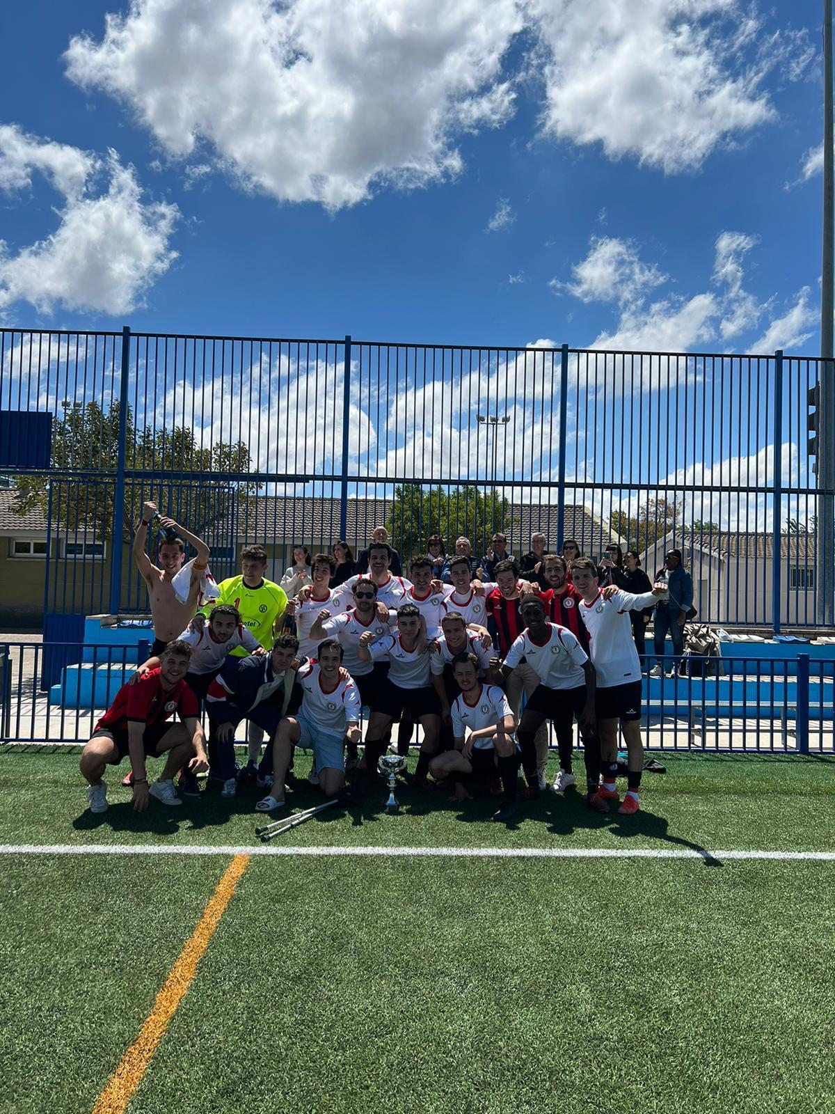 Celebración del ascenso a Segunda Regional 'B' en el segundo año de vida del AC Rozzano
