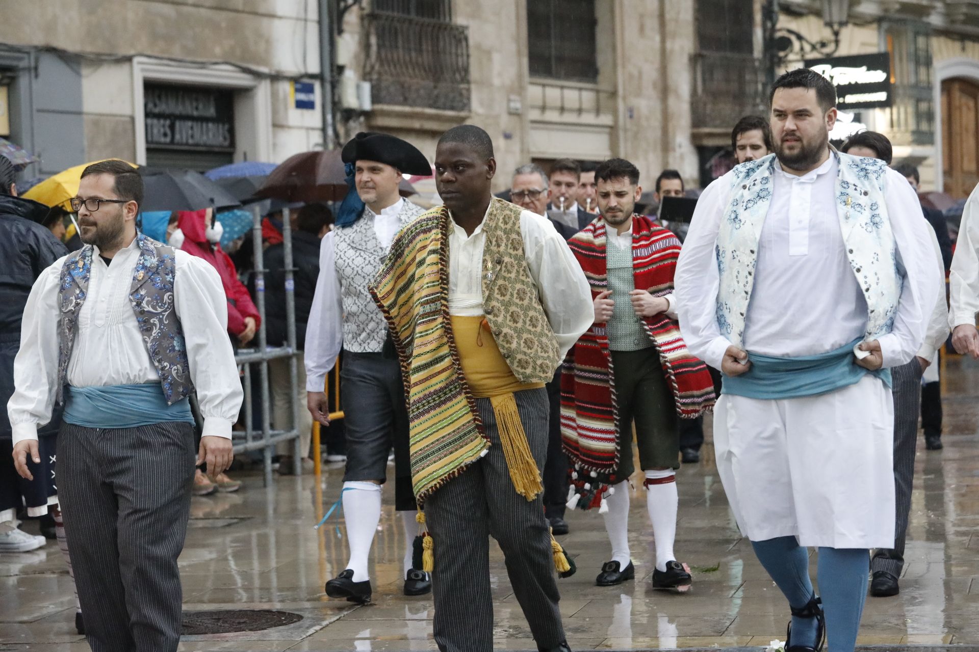 Búscate en el primer día de ofrenda por la calle Quart (entre las 18:00 a las 19:00 horas)