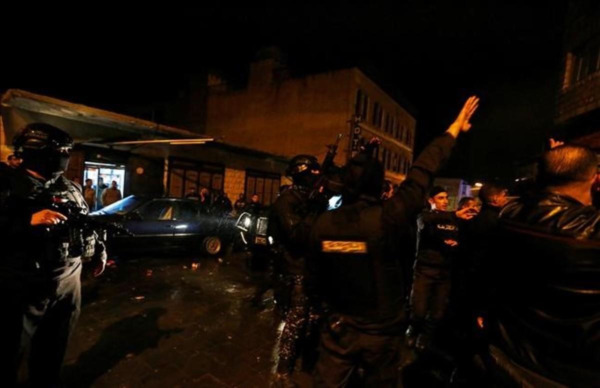 dcaminal36660348 jordanian policemen stand guard in the vicinity of kerak cas161218174905