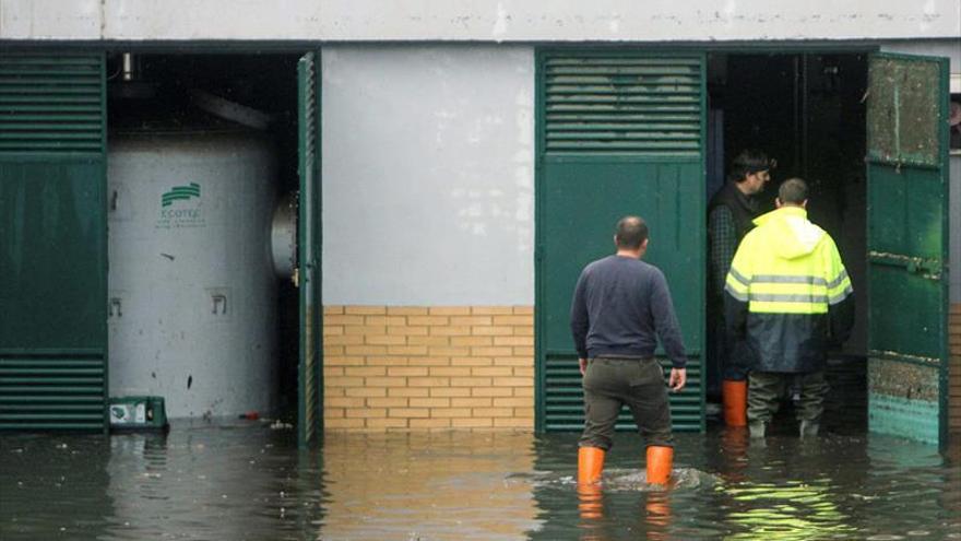 El temporal de lluvia atemoriza de nuevo a Málaga y afecta a Huelva