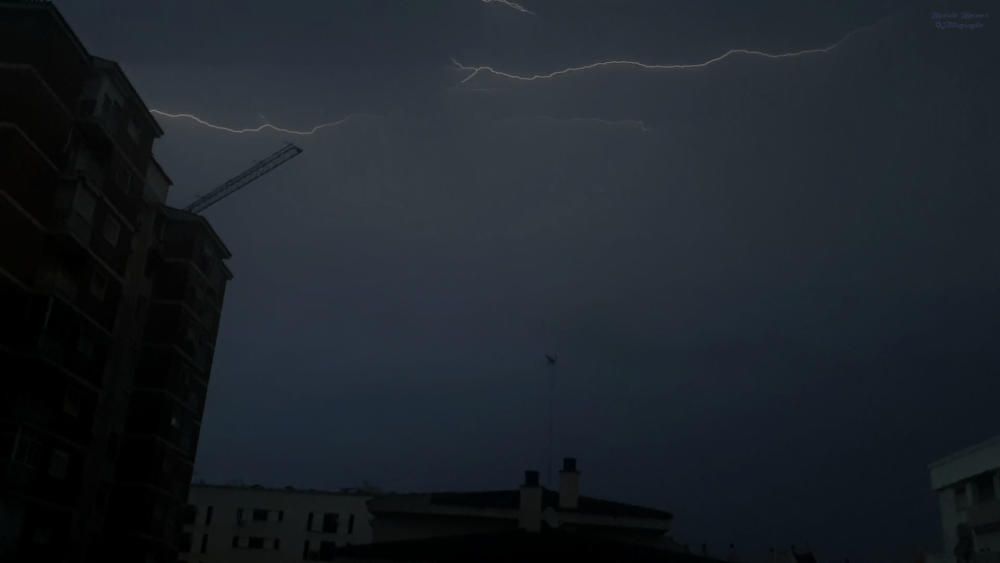 La tormenta estuvo acompañada de abundante aparato eléctrico.