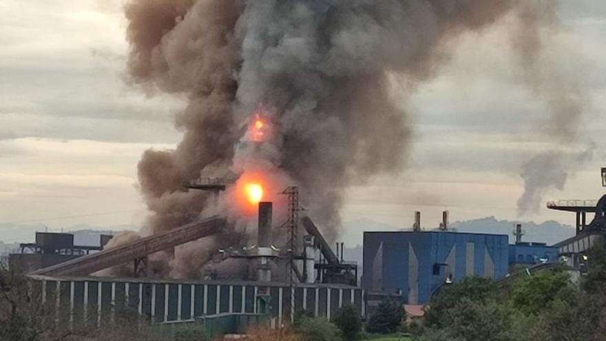 Los cascabeles que sonaron antes del incendio de Arcelor: así fue el aviso que puso en alerta a la fábrica