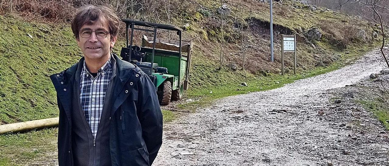 El alcalde de Cabrales, José Sánchez, en Bulnes. | Eva San Román