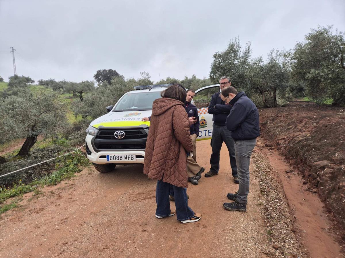La alcaldesa de Montoro ha visitado, junto a técnicos de la Junta, algunos de los caminos afectados por las borrascas.