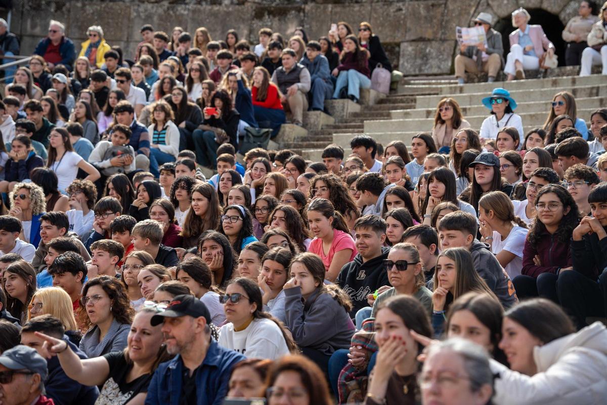 Público asistente a la inauguración del certamen teatral.