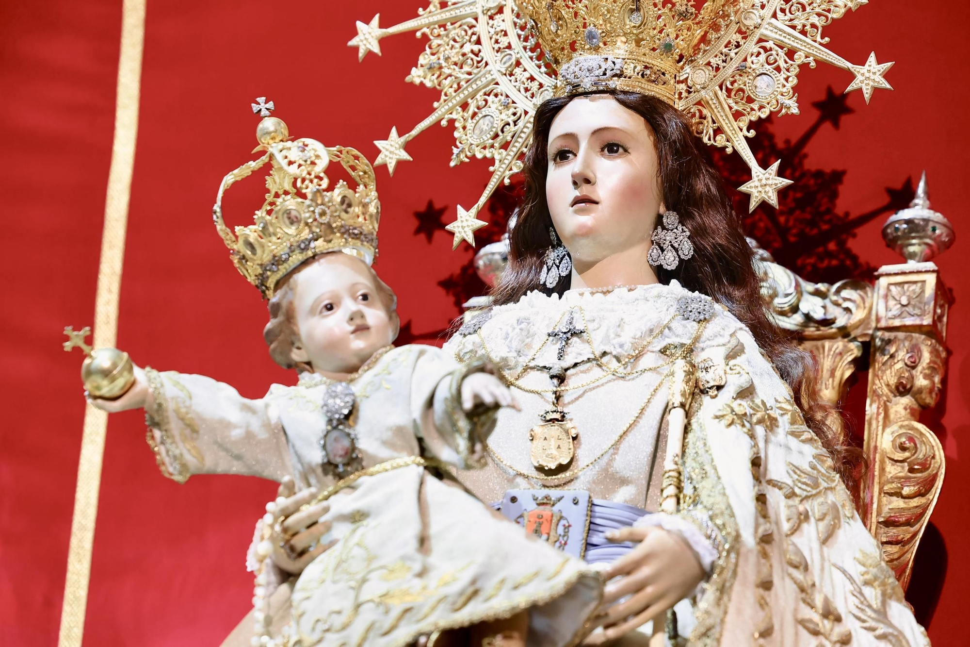 Primera jornada de Ofrenda de las Hogueras de Alicante