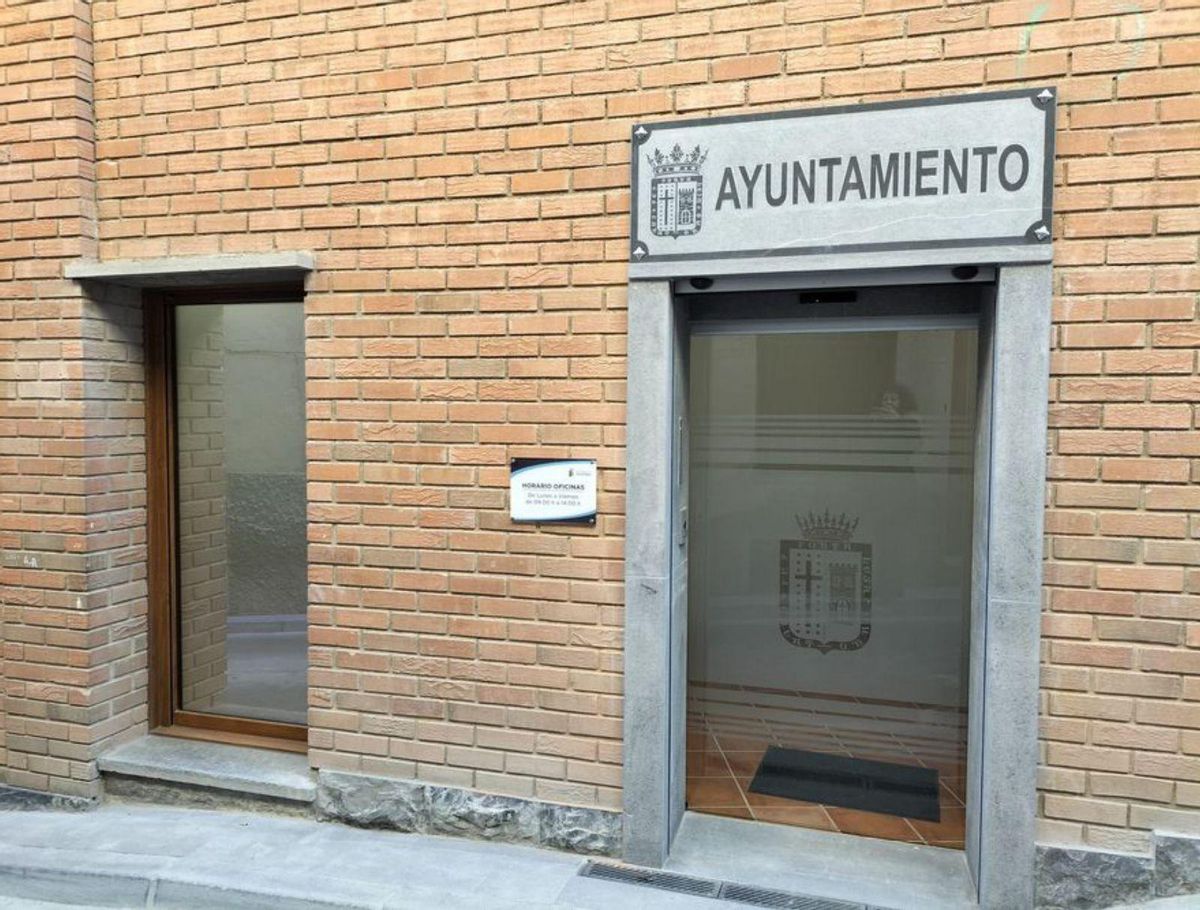 El acceso se realiza desde la calle Murillo con una puerta mecanizada. | SERVICIO ESPECIAL