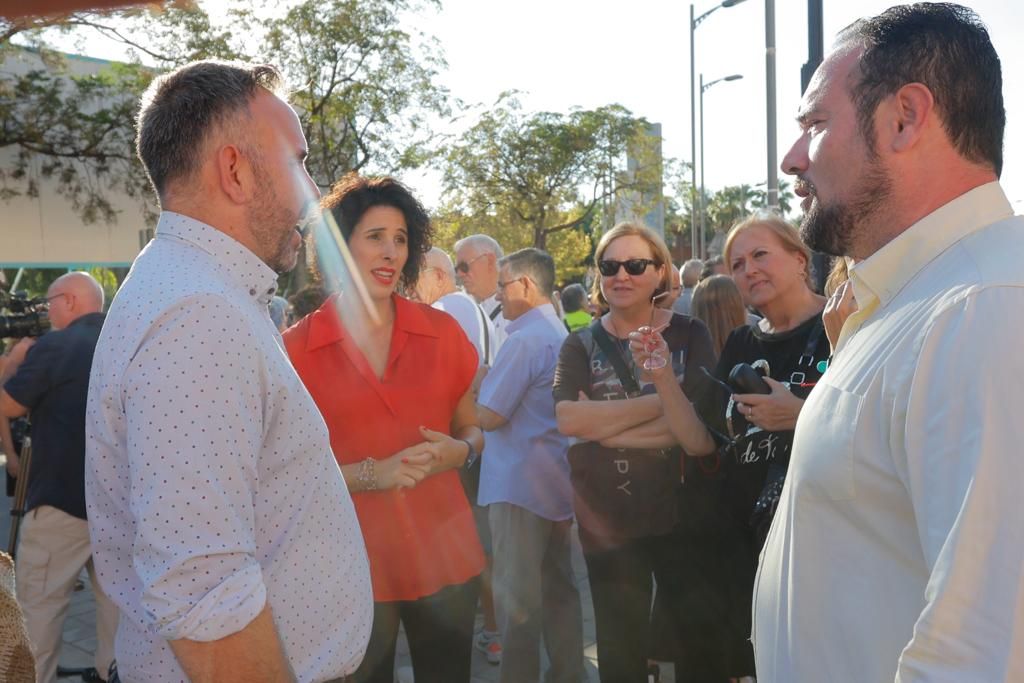 Concentración demandando la reversión del hospital de Manises