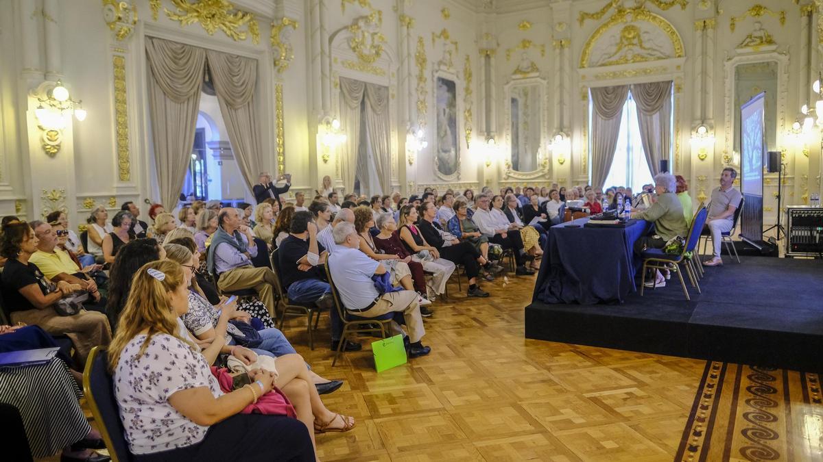 Acto en el Salón Dorado del Gabinete Literario.